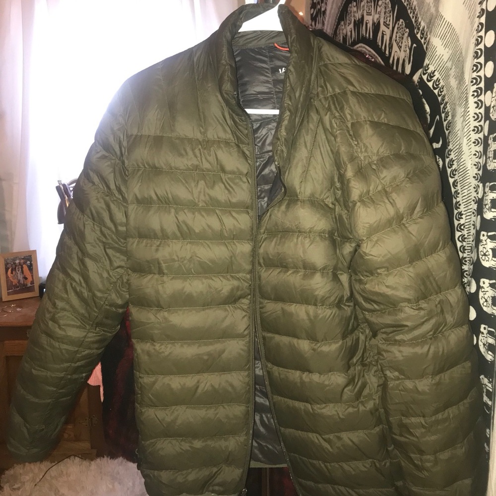 men’s olive green puffer jacket